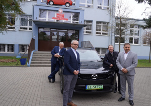 Zdjęcie z dyrektorem firmy Mazda Motor Poland