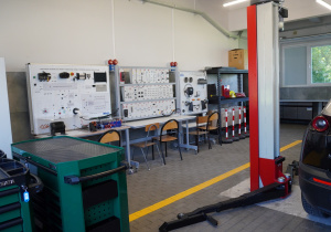 Prcownia pojazdów elektrycznych i hybrydowych