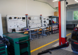 Prcownia pojazdów elektrycznych i hybrydowych
